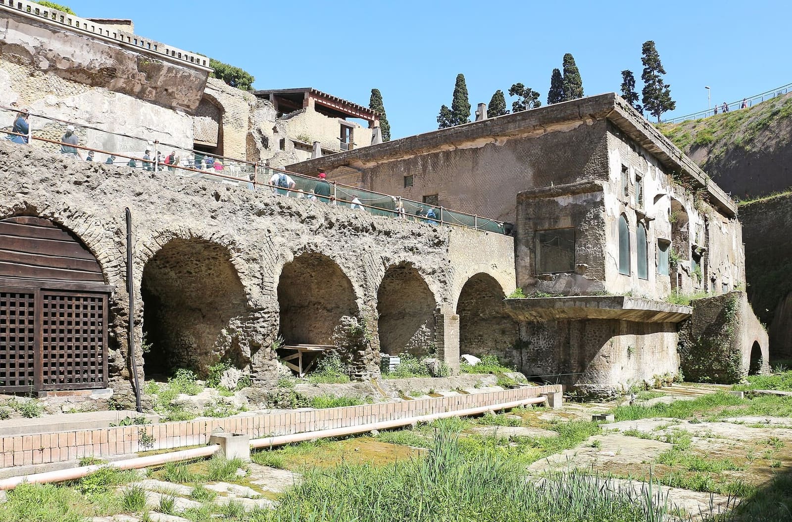 le Terme Suburbane sopra le arcate della riva