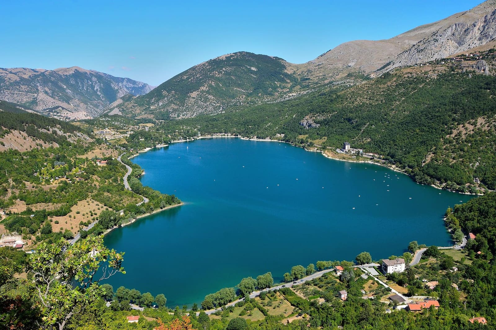 the heart-shaped lake of Scanno, from the sentiero del Cuore