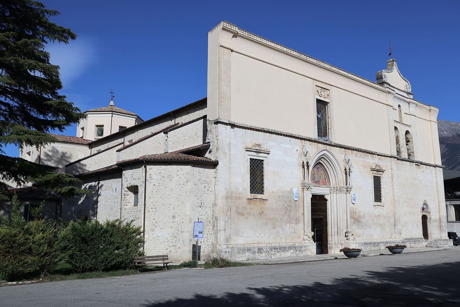 the cathedral of San Panfilo with its Gothic doorway, at the far end of the villa comunale