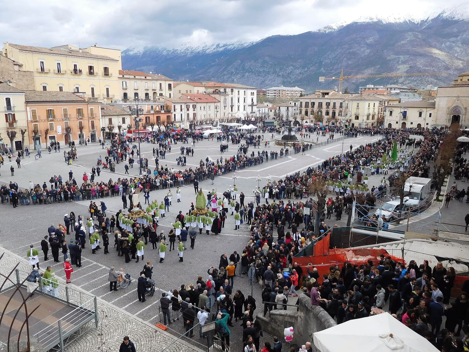 the Madonna che scappa in piazza Garibaldi, on Easter Sunday 2018