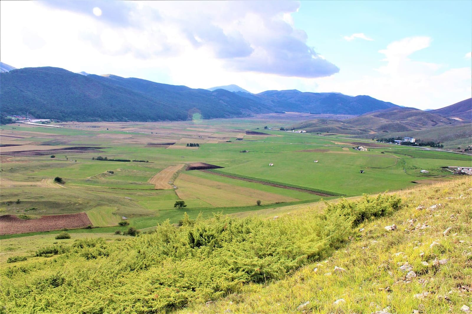 the Cinquemiglia plateau, on the Altipiani Maggiori, seen from the road up to the Aremogna