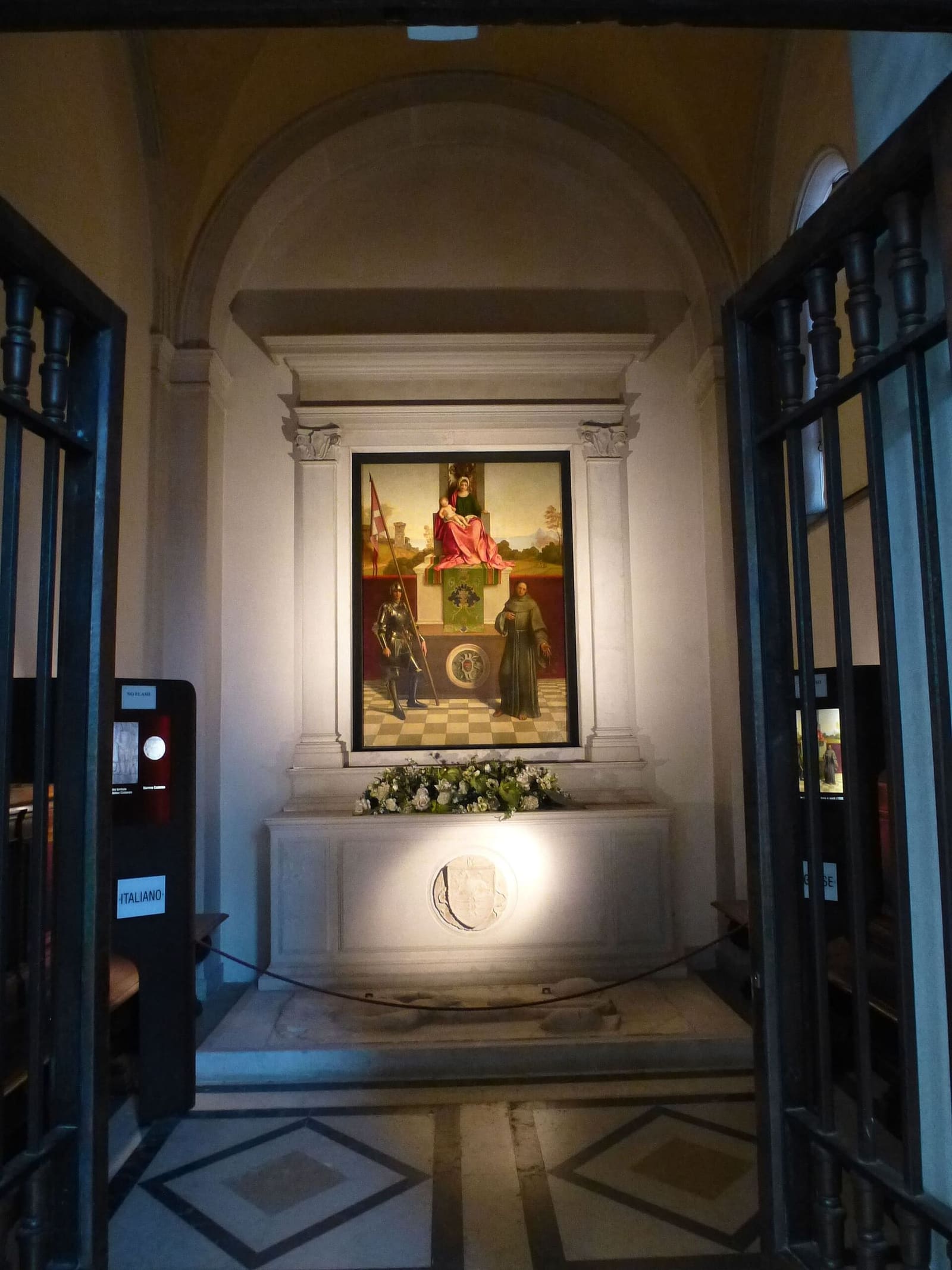 la Pala di Castelfranco di Giorgione nella sua cappella del Duomo di Castelfranco