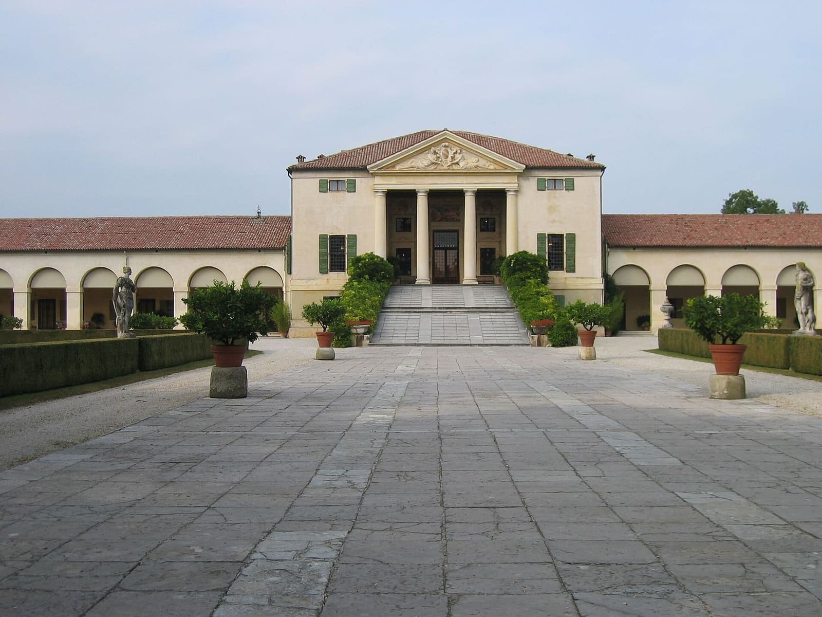 Villa Emo a Fanzolo, la villa di Palladio fra le due barchesse, in un giorno d'ottobre