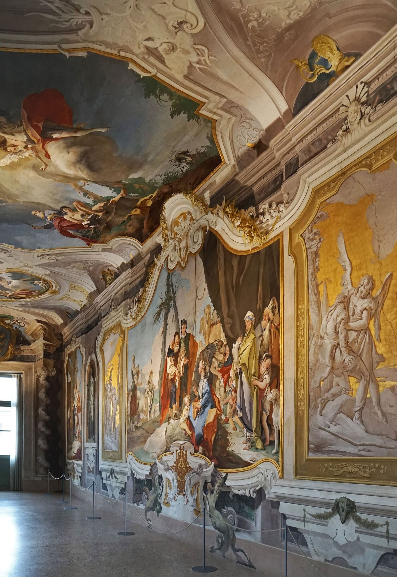 la Galleria degli Ospiti del Palazzo Patriarcale, affrescata da Giambattista Tiepolo con le storie di Abramo, Isacco e Giacobbe