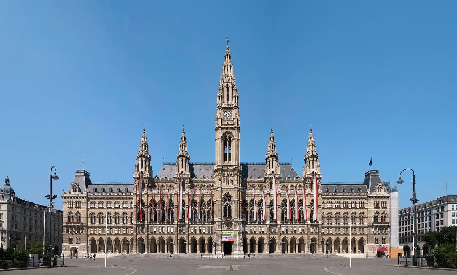 il Municipio neogotico sul Rathausplatz
