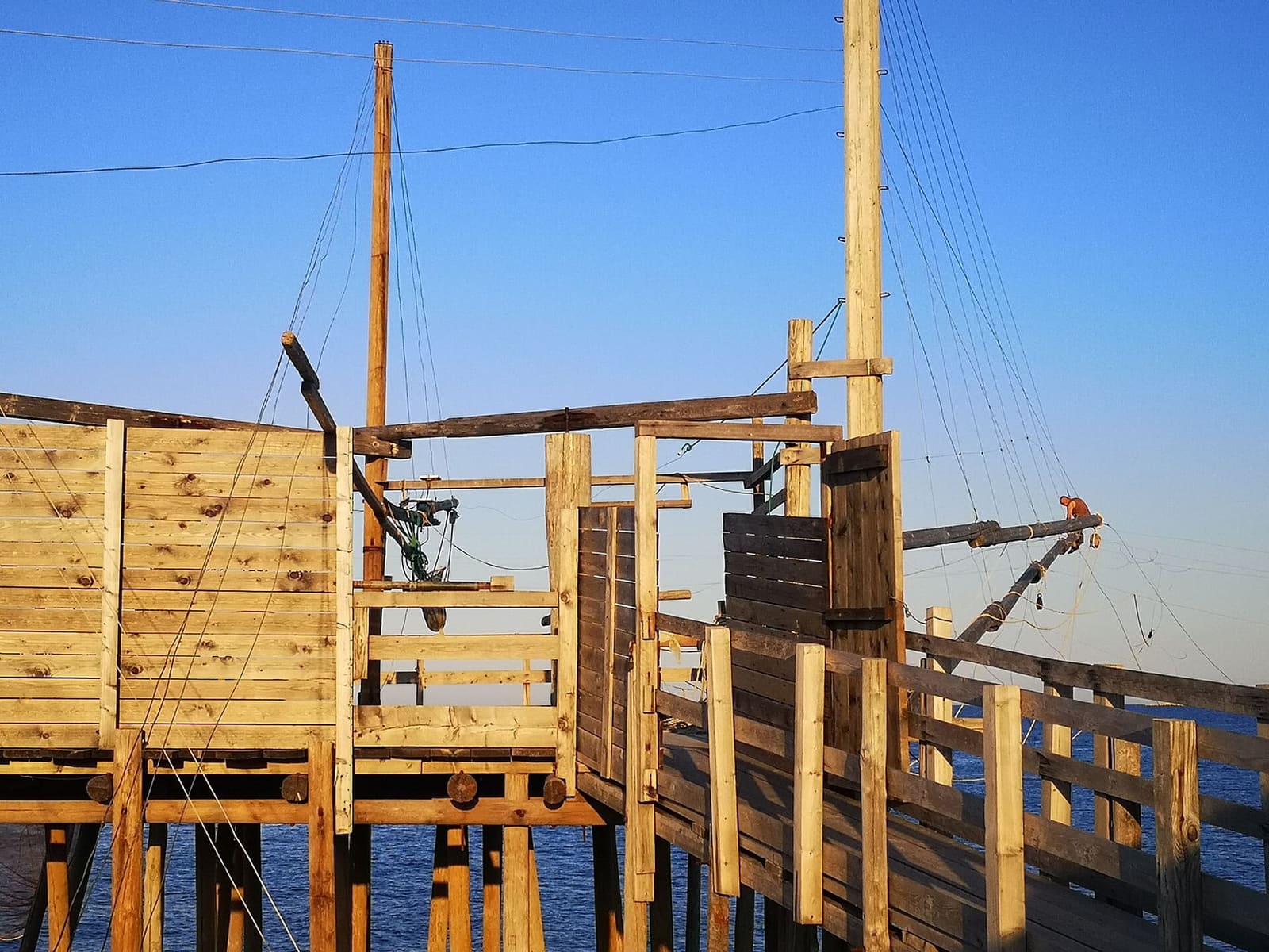 der Trabucco der Bucht von Molinella, an der Küste im Norden