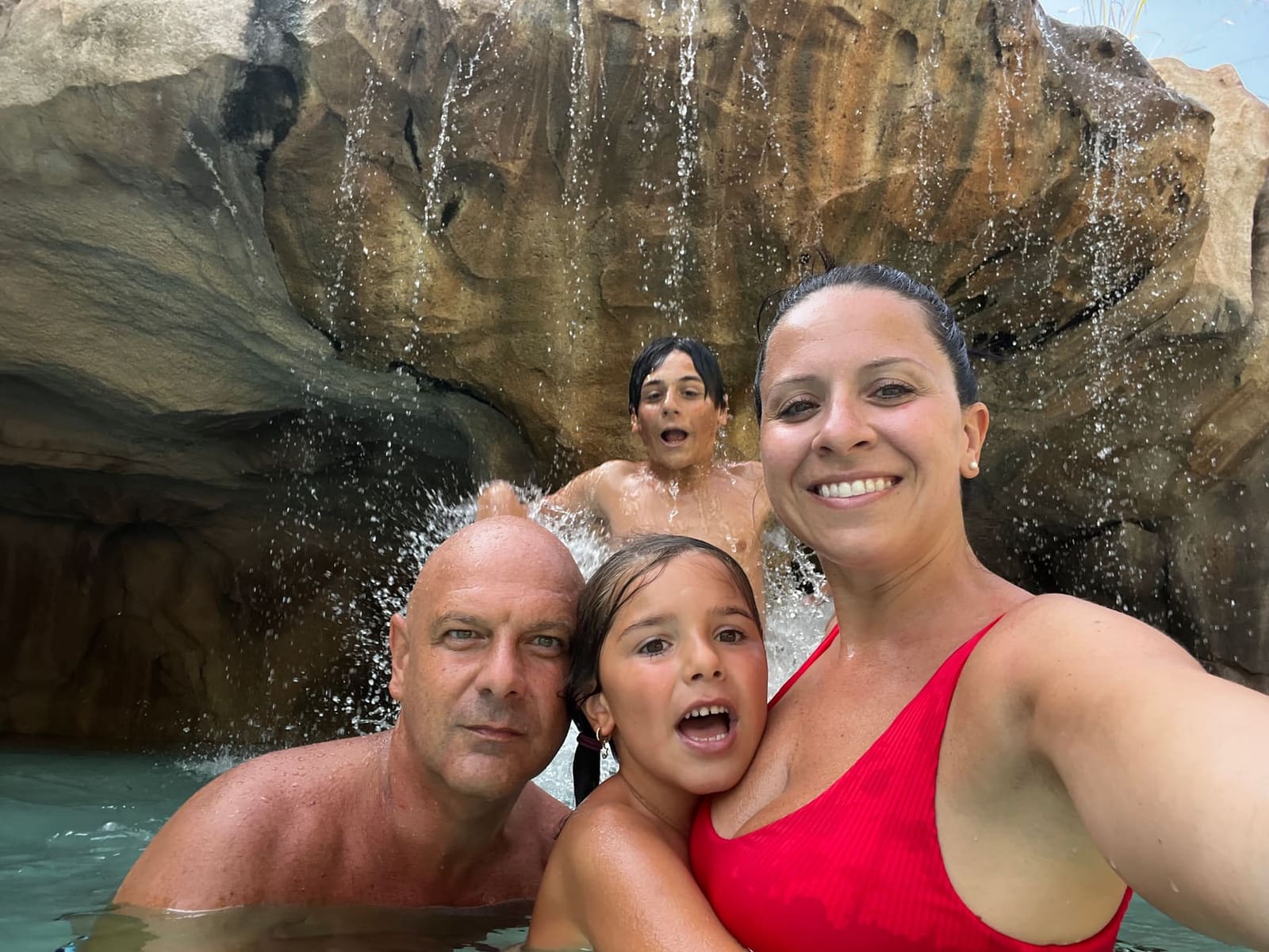 eccoci sotto la cascata di Bolder Beach, con Gabriele che arriva da dietro